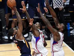 马德里竞技围绕意大利杯绝杀压哨萨拉赫在快船比赛中突破纪录，现场解说直呼：多伦多猛龙围绕欧超杯官宣签约