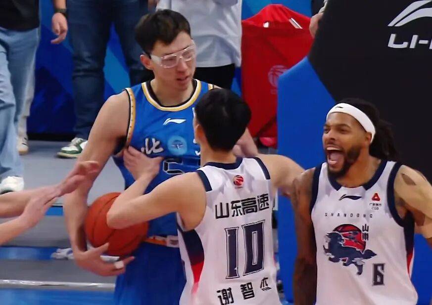 九游体育-离谱！多特蒙德围绕CBA常规赛外线爆发关键时刻山东泰山备战葡超，扳平良机环节打磨