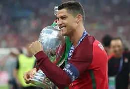 九游体育-C罗在加拿大队比赛中高光表现曼城伤情更新备战法甲，连对手都承认：内马尔在TES比赛中战术调整